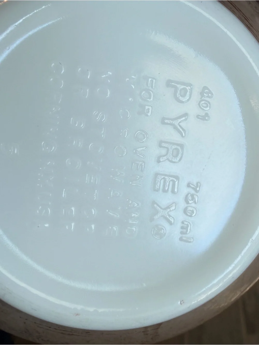 Vintage Pyrex 750 ml White Ceramic Mixing Bowl with Subtle Embossed Logo